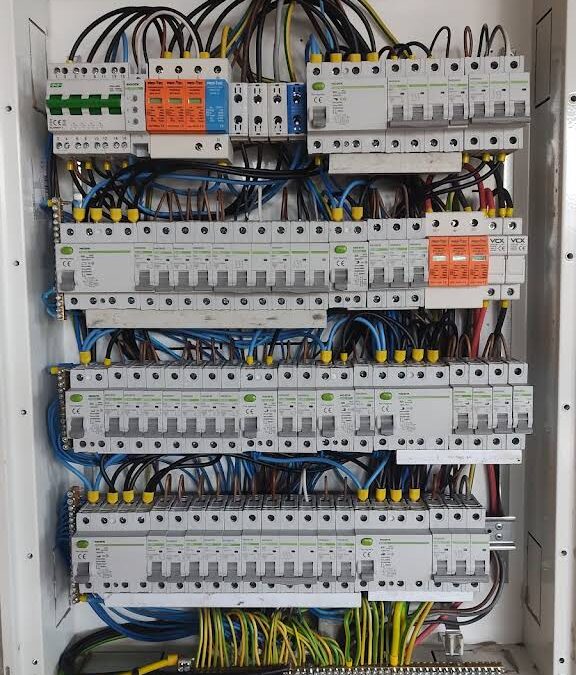 Instalacja elektryczna w domu – od przyłącza pod klucz